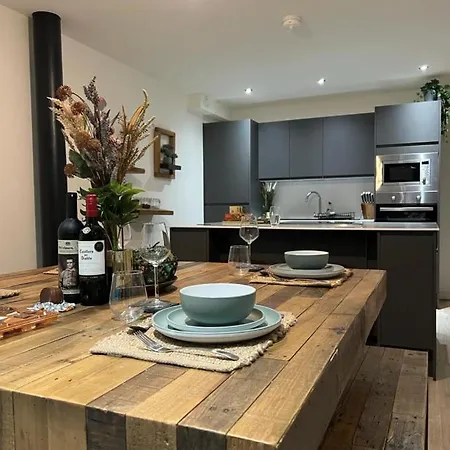 Exclusive And Modern - Bradford City Centre- 85