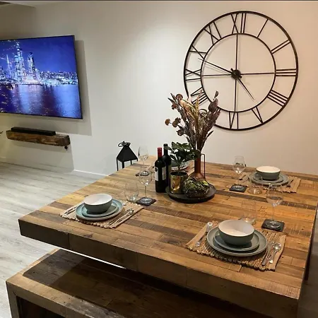 Exclusive And Modern - Bradford City Centre- 85