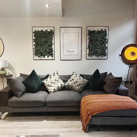 Exclusive And Modern - Bradford City Centre- 85