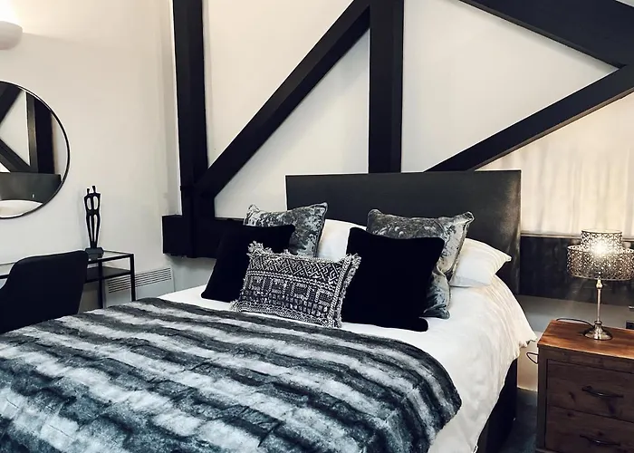 Exclusive And Modern - Bradford City Centre- 85\